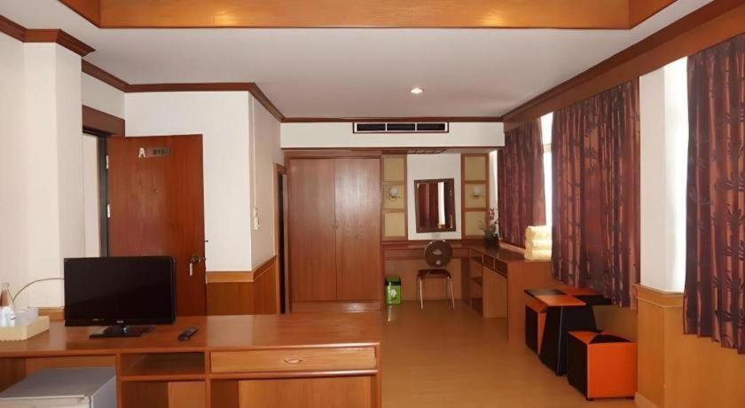 Supak Hotel Kalasin Luaran gambar