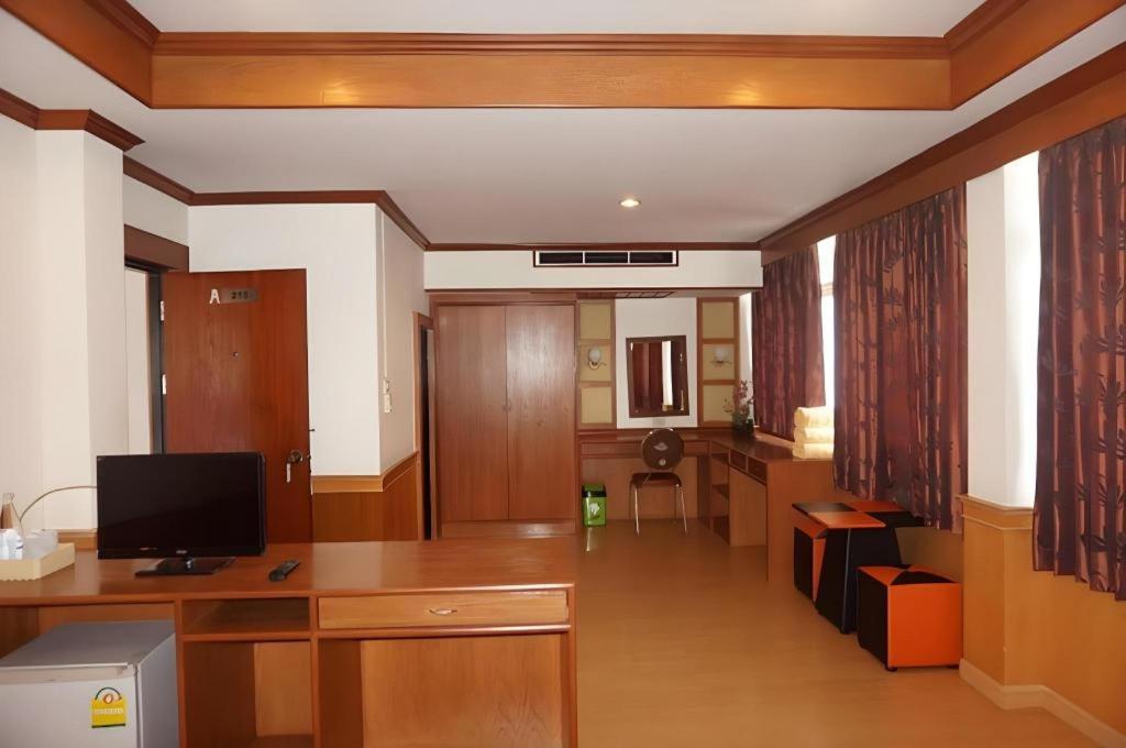 Supak Hotel Kalasin Luaran gambar