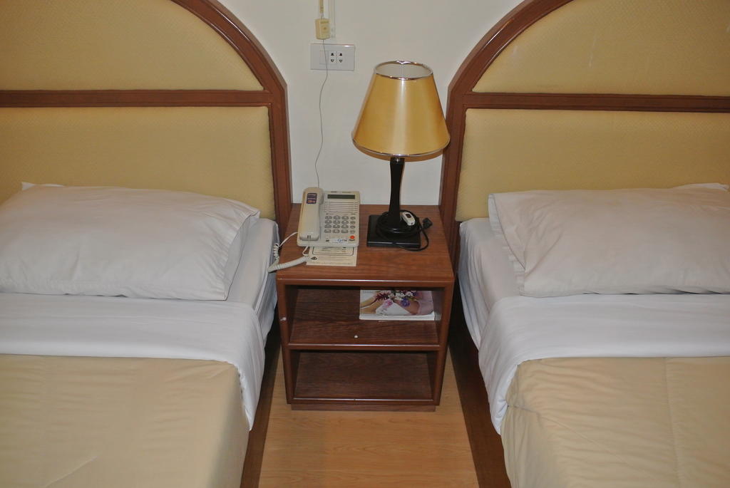 Supak Hotel Kalasin Bilik gambar