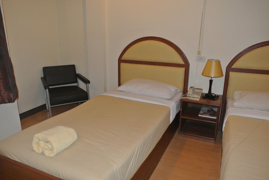 Supak Hotel Kalasin Bilik gambar